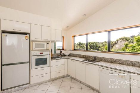 Photo of property in 23 Te Ahuahu Road, Piha, New Lynn, 0772
