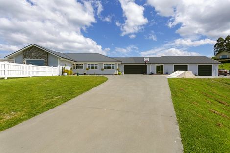 Photo of property in 97 Loch Views Road, Acacia Bay, Taupo, 3385