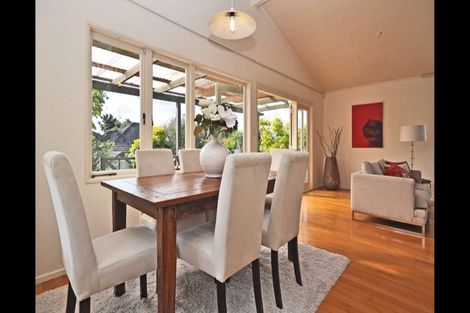 Photo of property in 2/51 Ocean View Road, Hillcrest, Auckland, 0627