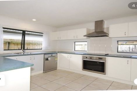 Photo of property in 74 Redcastle Drive, East Tamaki, Auckland, 2013