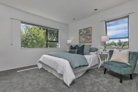 Photo of property in 2/19 Greenvalley Rise, Glenfield, Auckland, 0629