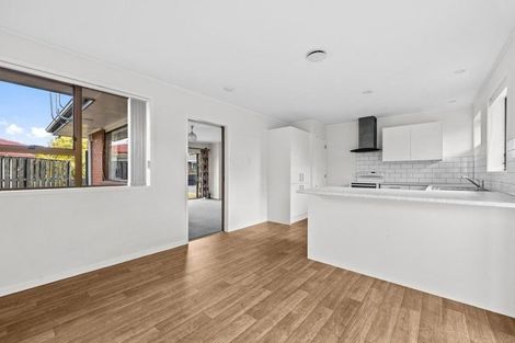 Photo of property in 1/6 Annette Avenue, Te Atatu South, Auckland, 0610