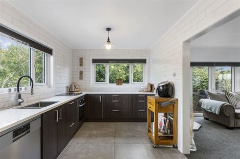 Photo of property in 76 Marine Parade, Mellons Bay, Auckland, 2014