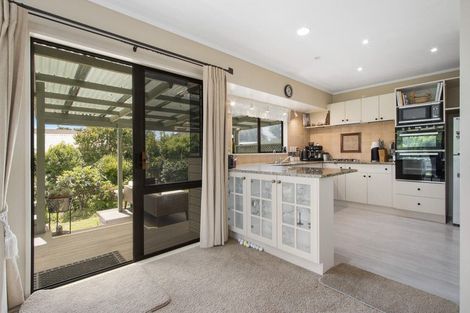 Photo of property in 35 Links View Drive, Omokoroa, 3114