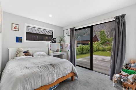 Photo of property in 19 Glenfiddich Road, Jacks Point, Queenstown, 9371