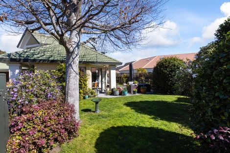 Photo of property in 16 Cranbrook Grove, Waikanae, 5036
