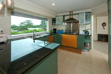 Photo of property in 15 Meteor Place, Schnapper Rock, Auckland, 0632