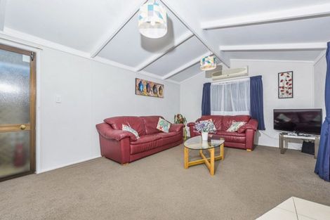 Photo of property in 526a Swanson Road, Ranui, Auckland, 0612