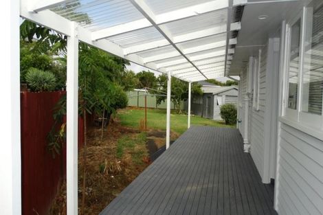 Photo of property in 2 Geordie Street, Henderson, Auckland, 0612