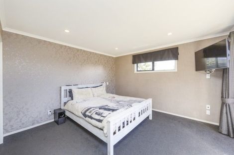 Photo of property in 5 Angelina Way, Kelvin Grove, Palmerston North, 4414