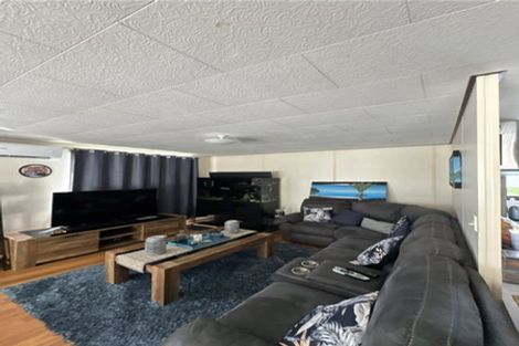 Photo of property in 2 Jumento Place, Unsworth Heights, Auckland, 0632