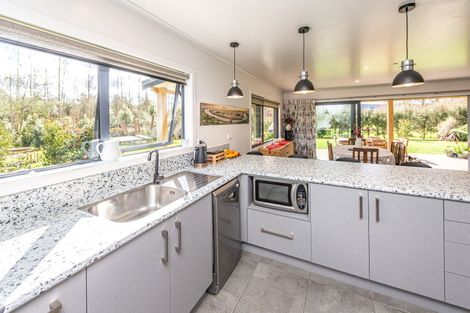 Photo of property in 394 Kaiwhaiki Road, Kaiwhaiki, Whanganui, 4575