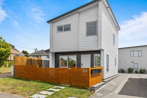 Photo of property in 2/29 Commissariat Road, Mount Wellington, Auckland, 1060