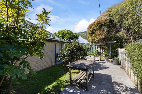 Photo of property in 16 Cranbrook Grove, Waikanae, 5036