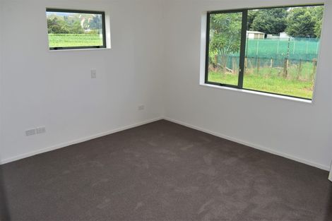 Photo of property in 37 Waikawa Beach Road, Manakau, Levin, 5573