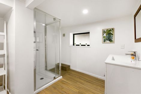 Photo of property in 12 Eastglen Road, Glen Eden, Auckland, 0602