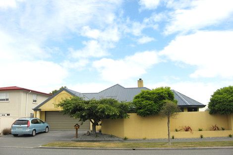 Photo of property in 4 Forest Drive, Parklands, Christchurch, 8083