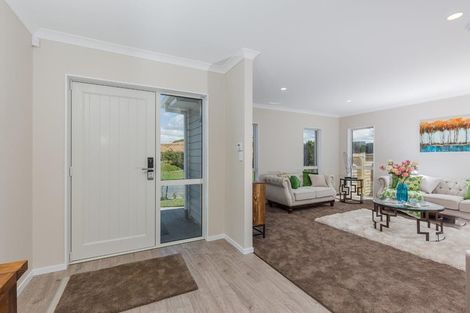 Photo of property in 18 Syd Grant Crescent, Orewa, 0931