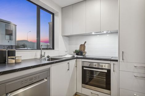 Photo of property in 9 Ara Paiwhenua, Tawa, Wellington, 5028