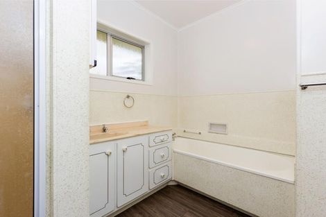 Photo of property in 36 Cron Avenue, Te Atatu South, Auckland, 0610