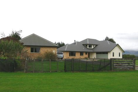 Photo of property in 37 Schnell Drive, Kelvin Grove, Palmerston North, 4414