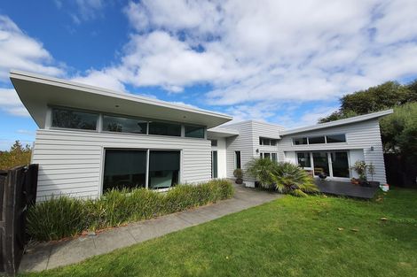 Photo of property in 12 Harrowglen Drive, Northcross, Auckland, 0632