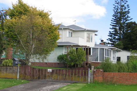 Photo of property in 9 Neil Avenue, Te Atatu Peninsula, Auckland, 0610