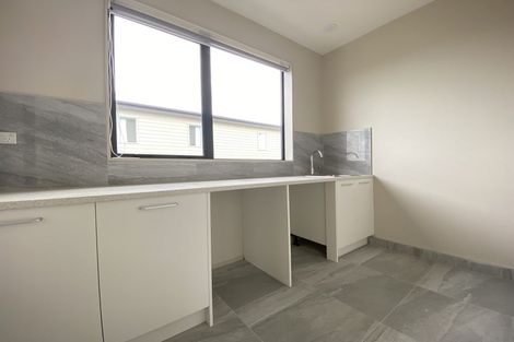 Photo of property in 38 Namsan Close, Fairview Heights, Auckland, 0632