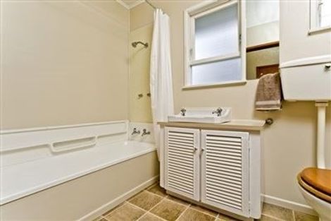 Photo of property in 46 Fairclough Road, Beach Haven, Auckland, 0626