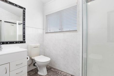 Photo of property in 1/6 Sandgate Avenue, Botany Downs, Auckland, 2010