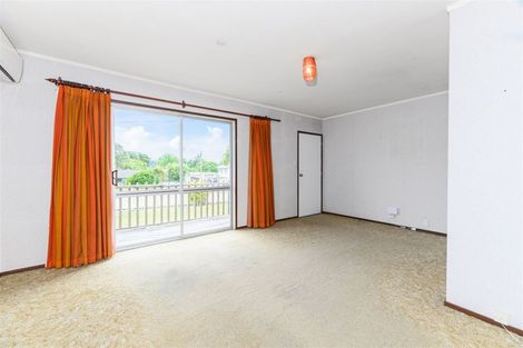 Photo of property in 2/558 Swanson Road, Ranui, Auckland, 0612
