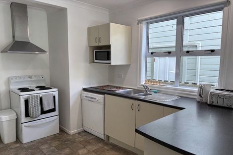 Photo of property in 121 Kelburn Parade, Kelburn, Wellington, 6012