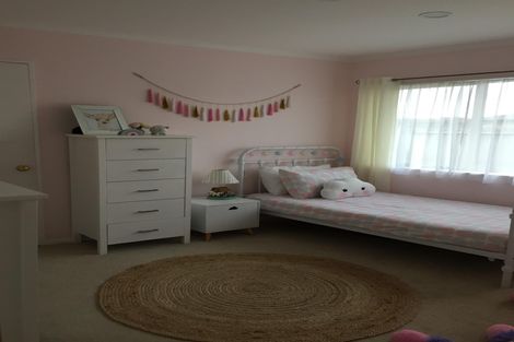 Photo of property in 16 Reremanu Place, Weymouth, Auckland, 2103