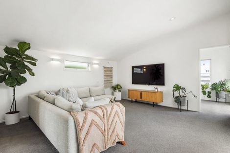 Photo of property in 165 Vauxhall Road, Narrow Neck, Auckland, 0624