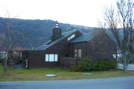 Photo of property in 25 Centennial Avenue, Arrowtown, 9302