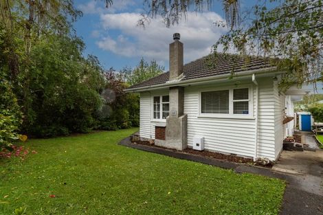 Photo of property in 33 Pinehaven Road, Pinehaven, Upper Hutt, 5019