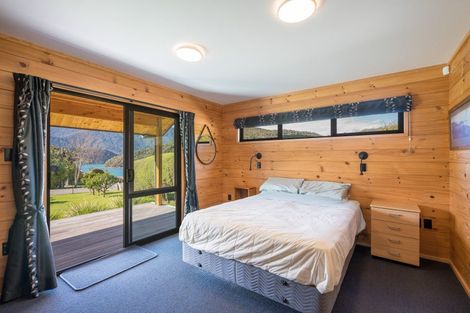 Photo of property in 2 Worlds End Road, Tennyson Inlet, 7195