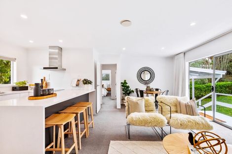 Photo of property in 1/31 Camelot Place, Glenfield, Auckland, 0629