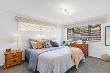 Photo of property in 12 Dowling Grove, Silverstream, Upper Hutt, 5019