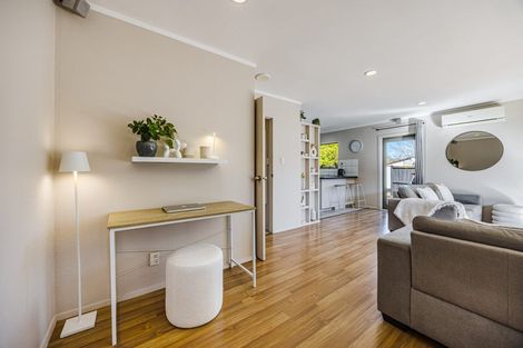 Photo of property in 1/22 Beaumaris Way, Conifer Grove, Takanini, 2112