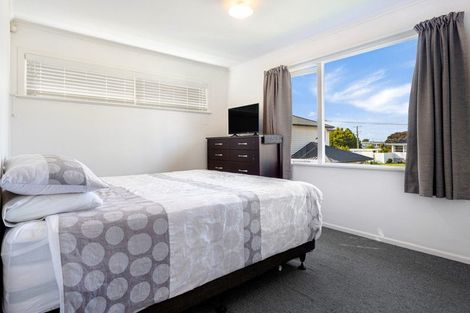 Photo of property in 1/6 Braebank Lane, Te Atatu South, Auckland, 0610
