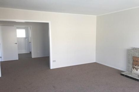 Photo of property in 121 Flanshaw Road, Te Atatu South, Auckland, 0610