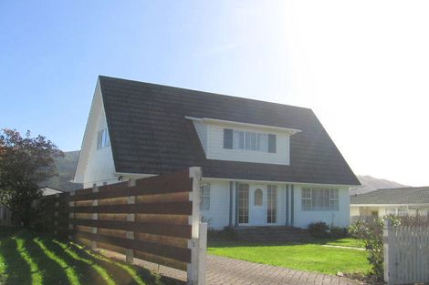 Photo of property in 16 Lupin Terrace, Tawa, Wellington, 5028