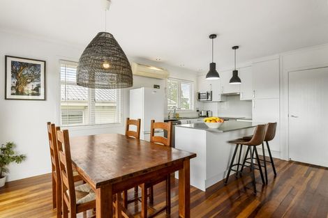 Photo of property in 4/37 Onewa Road, Northcote, Auckland, 0627