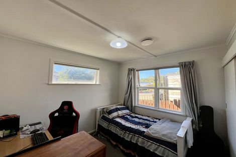 Photo of property in 28 Batchelor Street, Newlands, Wellington, 6037