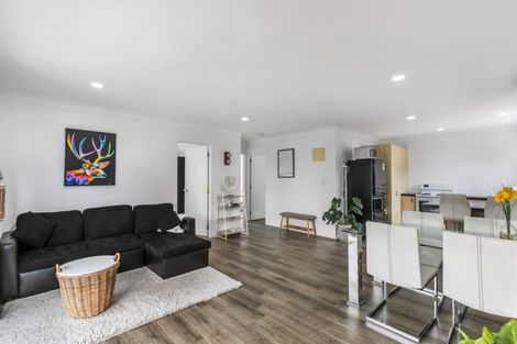 Photo of property in 2/69 Bay Street, Red Beach, 0932