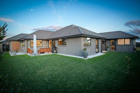 Photo of property in 18d Rose Leigh Drive, Cambridge, 3434