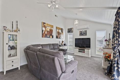 Photo of property in 4 Nursery Lane, Kinloch, Taupo, 3377