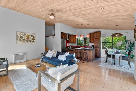Photo of property in 99 Onetangi Road, Waiheke Island, 1971