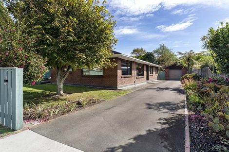 Photo of property in 38 Walton Avenue, Waikanae, 5036